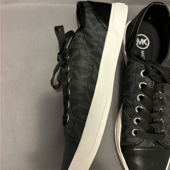 Michael Kors Women's MK Signature Lace-up Black Sneakers - Size 8M - Picture 3 of 8